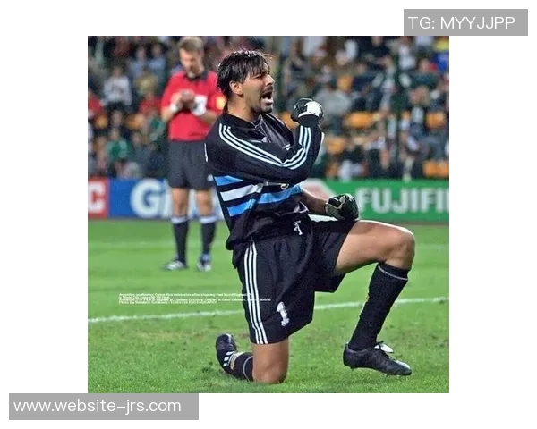 库尔图瓦的辉煌之路:从青涩门将到世界顶级守护神的传奇历程 库尔图瓦的辉煌之路:从青涩门将到世界顶级守护神的传奇历程